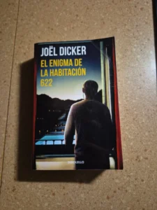 reseña «el enigma de la habitación 622»2